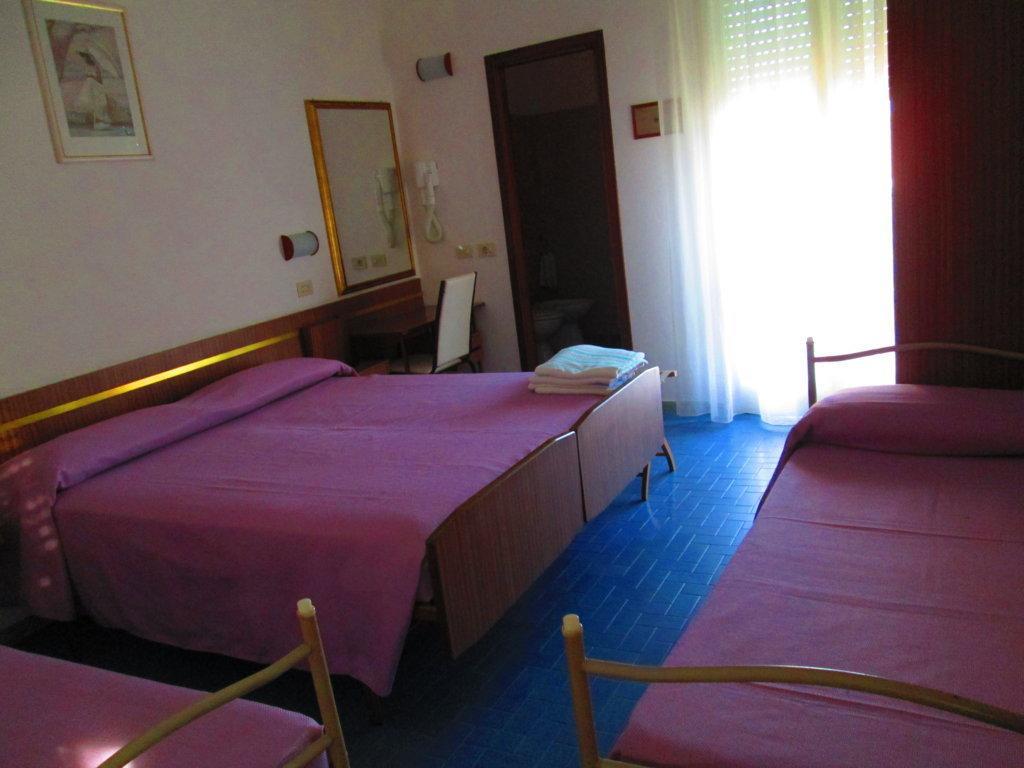 Hotel Sara Cesena Bagian luar foto